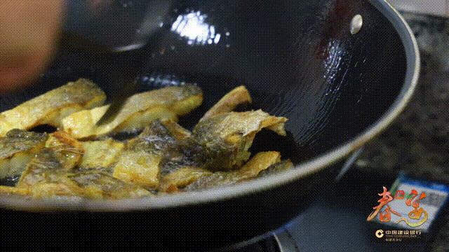 DƬ